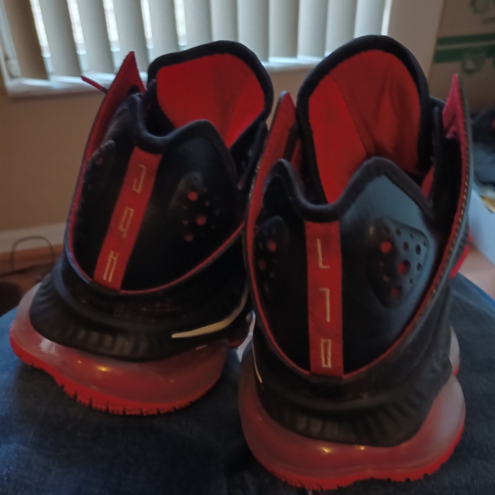 🔥Super Fire Hot LeBron 19 Low Classic Basketball Shoe 9.5 - Picture 7 of 8